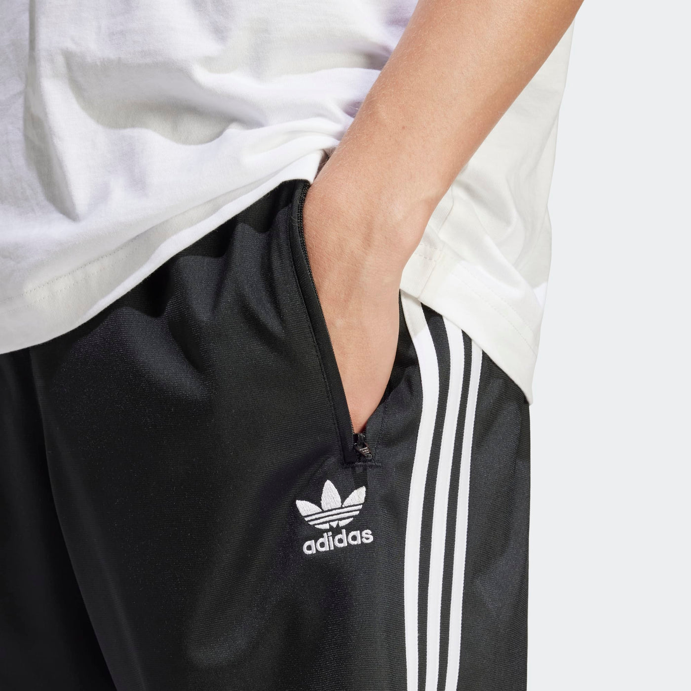 IU2368 - Shorts - Adidas