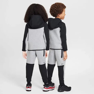 86M880-G0E - Tute - Nike