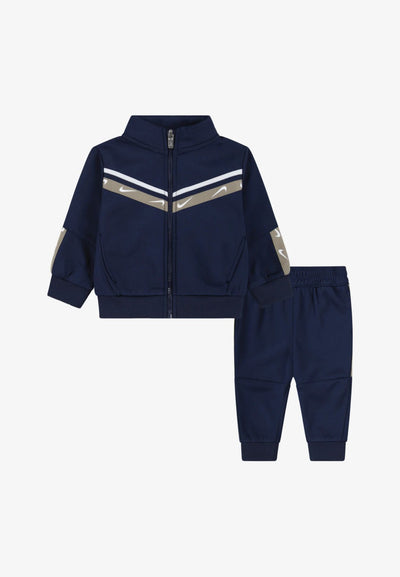 66M289-U90 - Tute - Nike