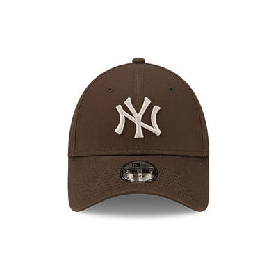 CAPPELLO 9FORTY REGOLABILE NEW YORK YANKEES LEAGUE ESSENTIAL YOUTH MARRONE NEW ERA BAMBINO