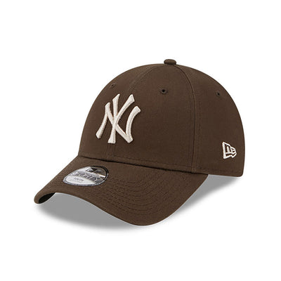 CAPPELLO 9FORTY REGOLABILE NEW YORK YANKEES LEAGUE ESSENTIAL YOUTH MARRONE NEW ERA BAMBINO